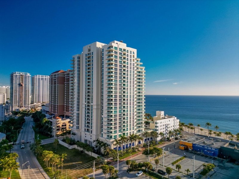 Condo for sale at Las Olas Beach Club 607