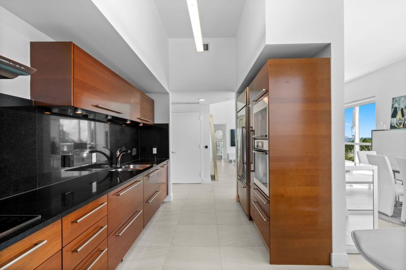 Condo for sale at Las Olas Beach Club 607