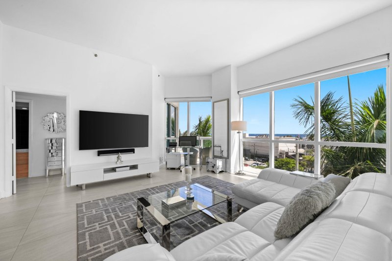 Condo for sale at Las Olas Beach Club 607