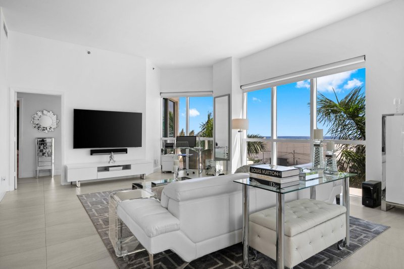 Condo for sale at Las Olas Beach Club 607