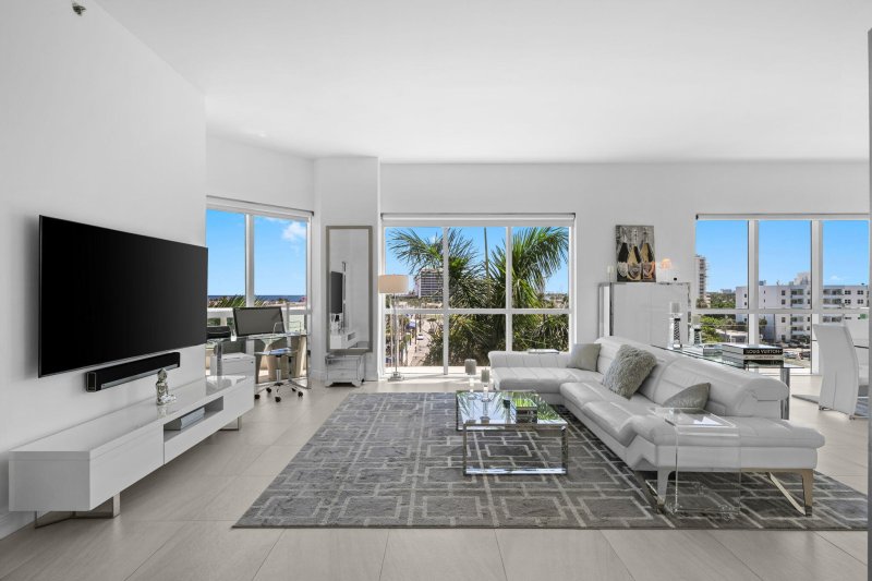 Condo for sale at Las Olas Beach Club 607