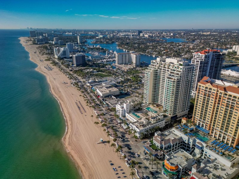 Condo for sale at Las Olas Beach Club 607