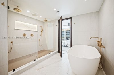 Comprar apartamento en Grove Isles Tower II B1402