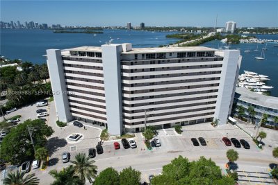 Comprar apartamento en Bayshore Yacht Tennis Club 616