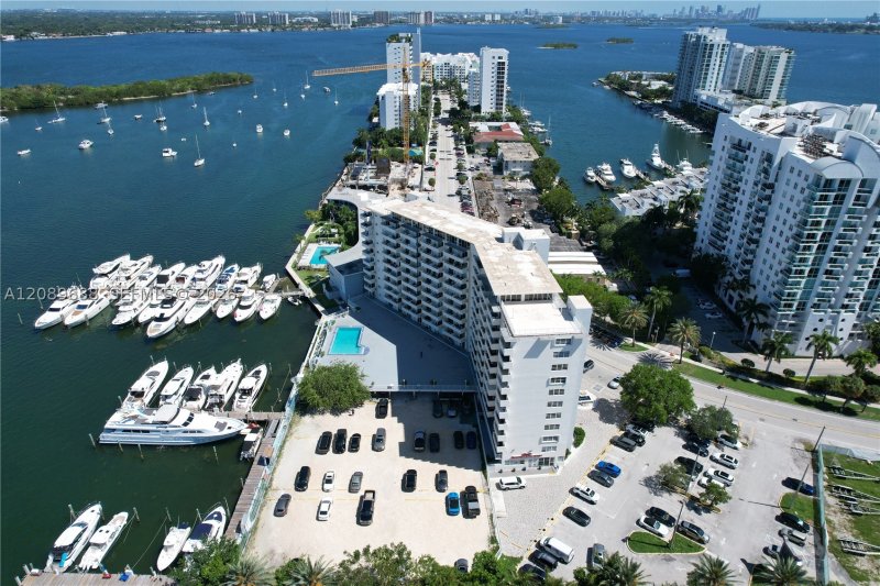 Comprar apartamento en Bayshore Yacht Tennis Club 616