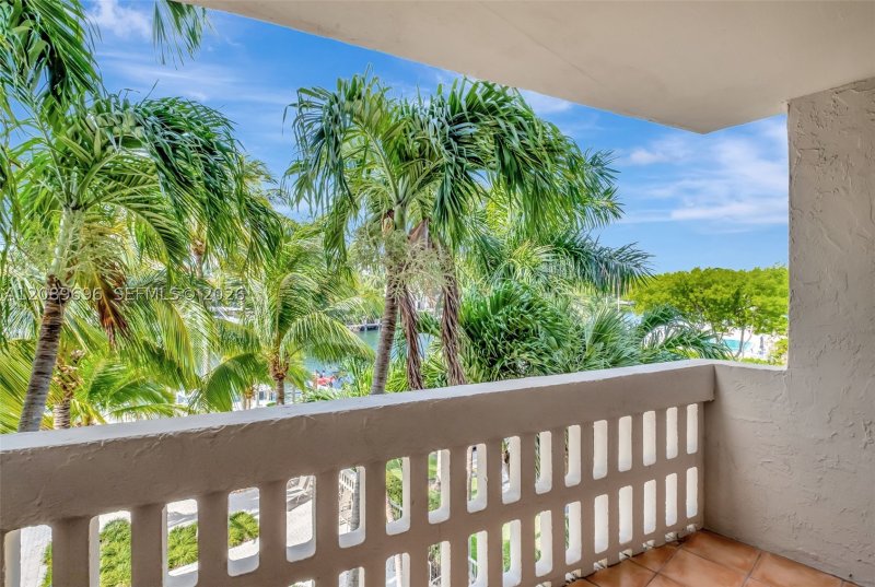 Comprar apartamento en Gables Waterway Towers 327