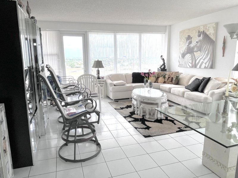 Condo for sale at Coral Ridge Towers North 1015
