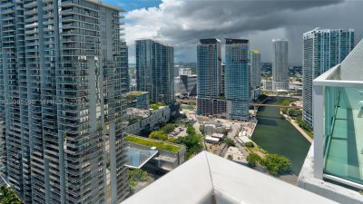 Comprar apartamento no Brickell on the River South 2212