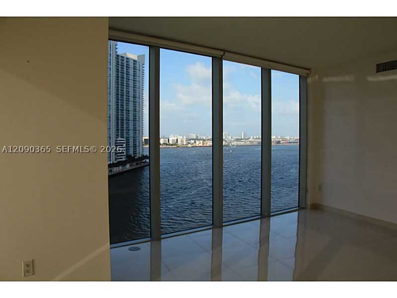 Condo for sale at Icon Brickell Tower I 3002