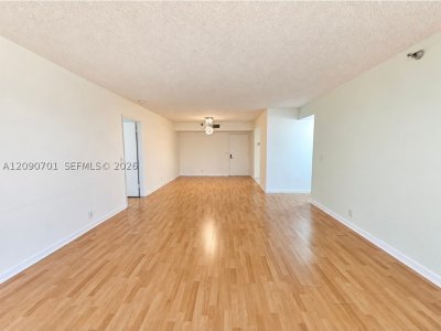 Alquiler de apartamento en Parc Central South 608