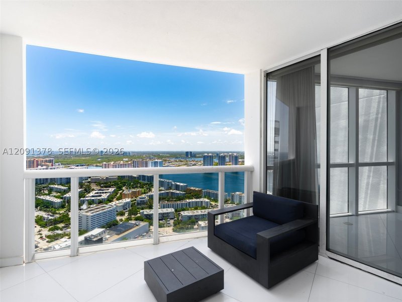 Condo for sale at Trump Royale 5303