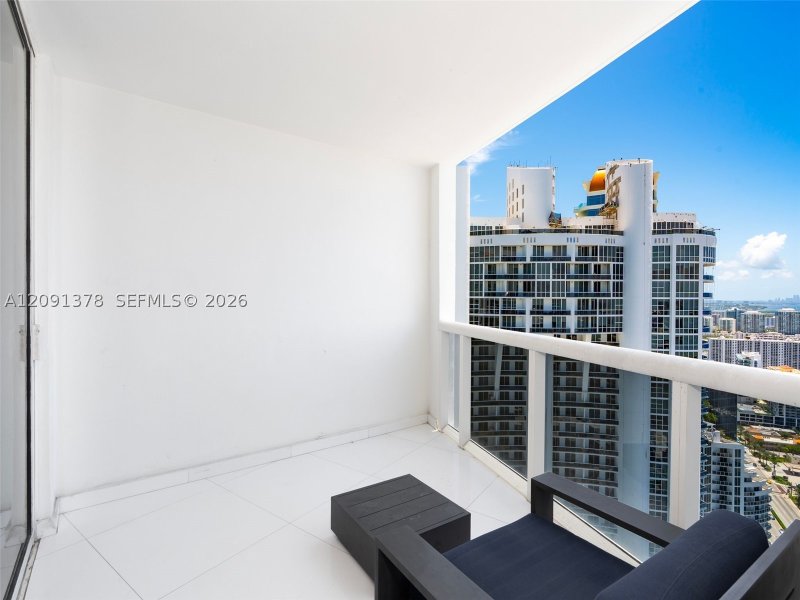Condo for sale at Trump Royale 5303