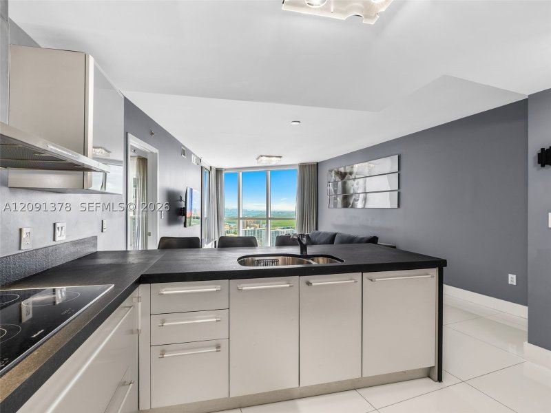 Condo for sale at Trump Royale 5303
