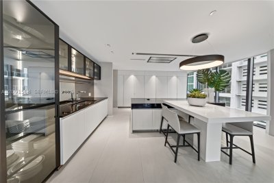Comprar apartamento en One Thousand Museum 2202