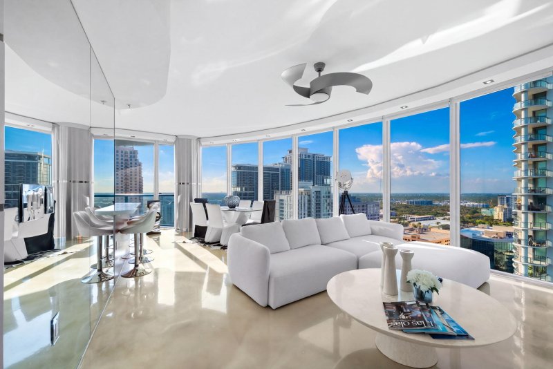 Condo for sale at Las Olas River House 2702