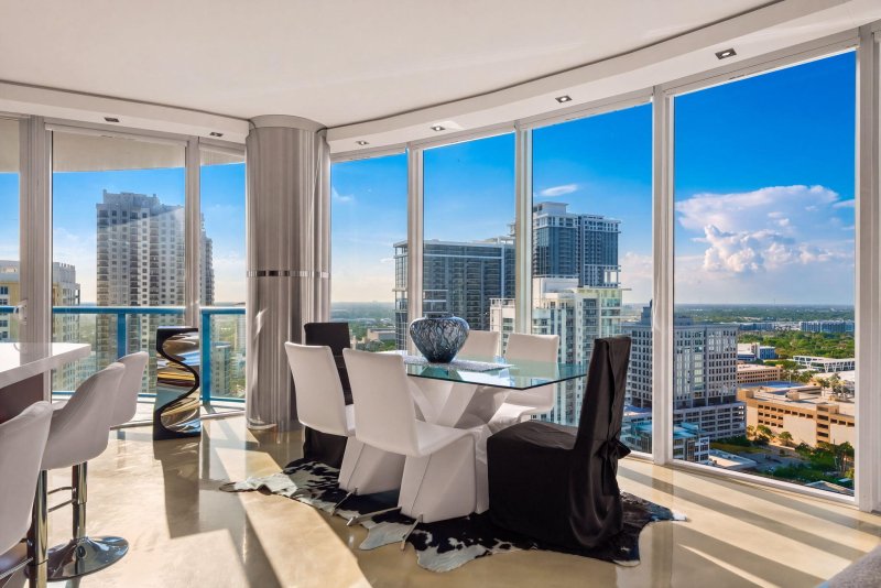 Condo for sale at Las Olas River House 2702
