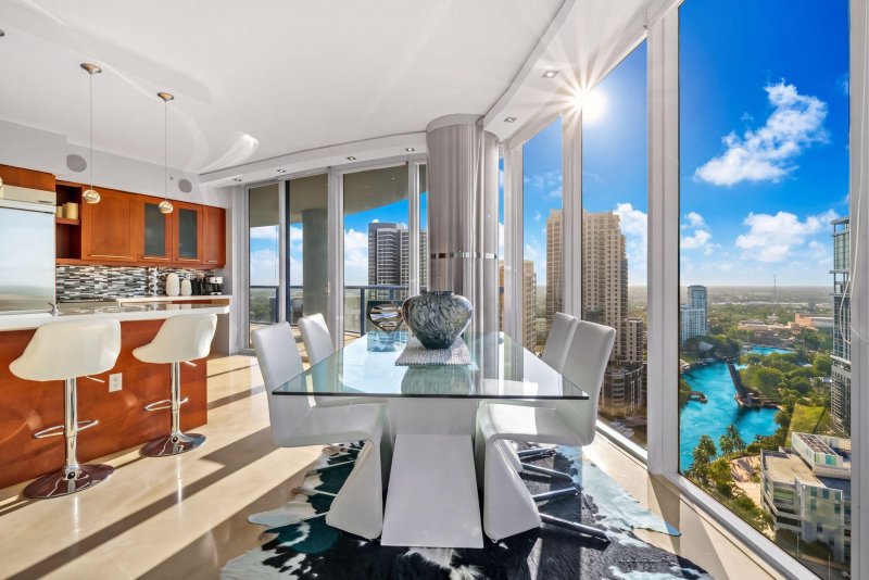 Condo for sale at Las Olas River House 2702
