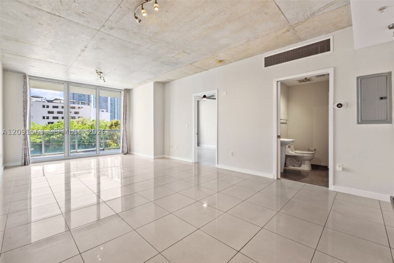 Comprar apartamento en Midtown Miami 2 H0302