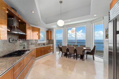 Aluguel de apartamento no Turnberry Ocean Colony 2502