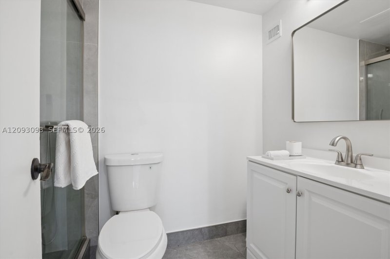 Apartment for rent at Alexander Towers 511