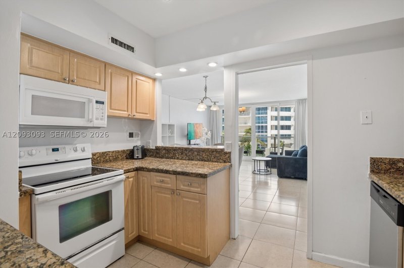 Apartment for rent at Alexander Towers 511