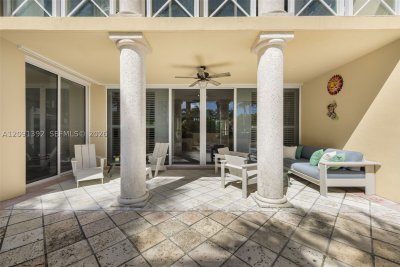 Comprar apartamento no Grand Bay Residences 104