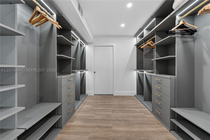 Condo for sale at Roney Palace 415