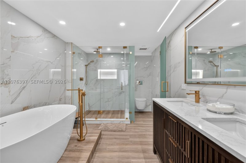 Condo for sale at Roney Palace 415