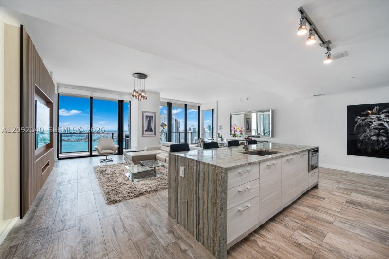 Apartment for rent at Paraiso Bay Miami PH5003
