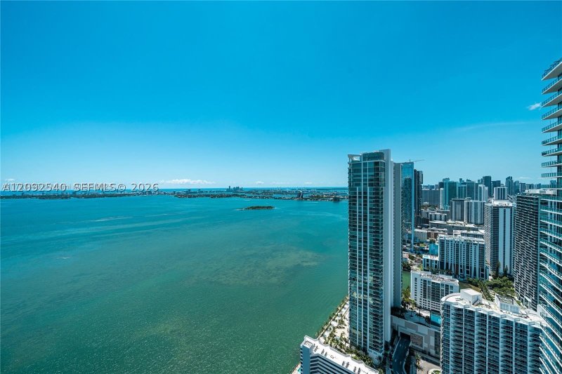 Apartment for rent at Paraiso Bay Miami PH5003