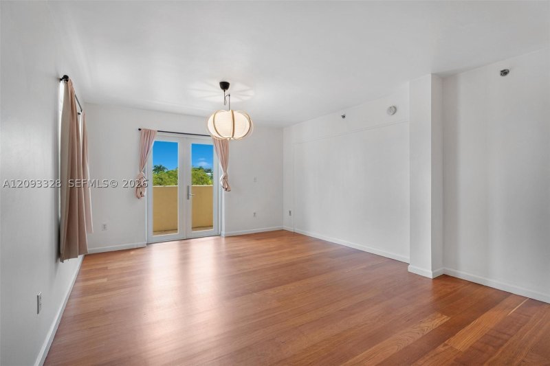 Condo for sale at The Ambassadors 405