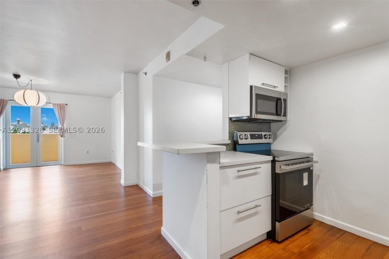 Condo for sale at The Ambassadors 405