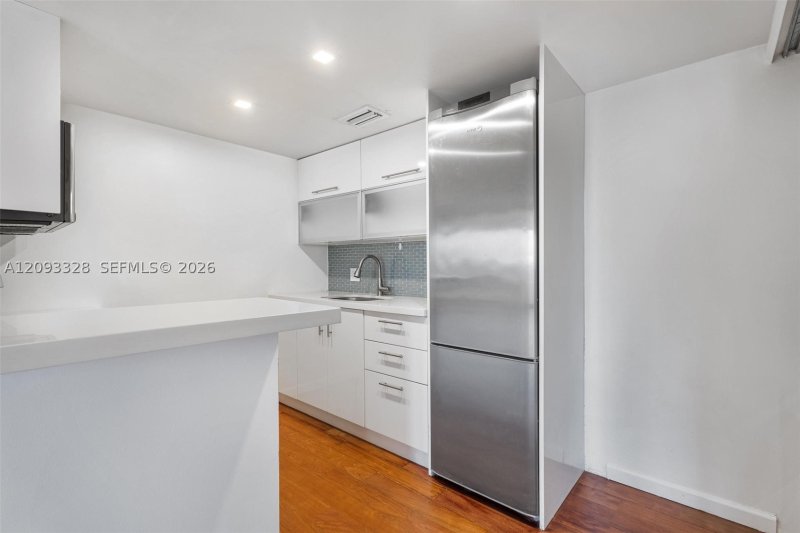 Condo for sale at The Ambassadors 405