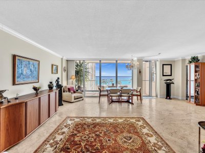 Comprar apartamento no Plaza East 4F