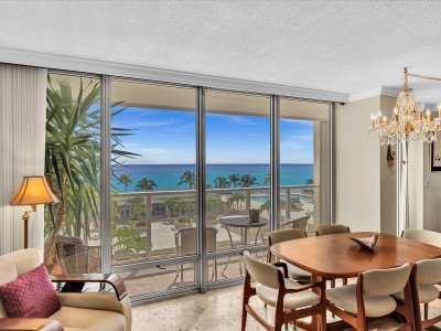 Comprar apartamento no Plaza East 4F