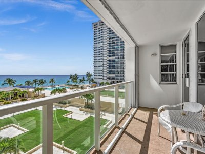 Comprar apartamento no Plaza East 4F