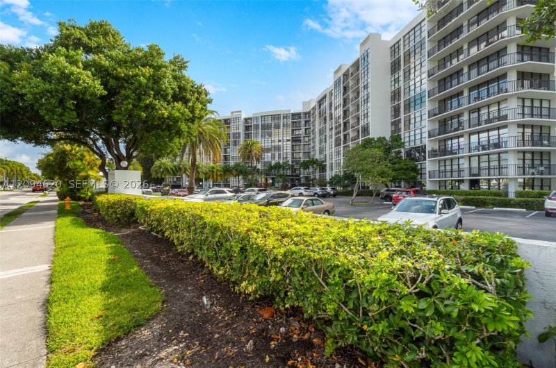 Apartment for rent at Oceanview Park 1006