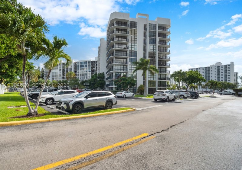 Apartment for rent at Oceanview Park 1006