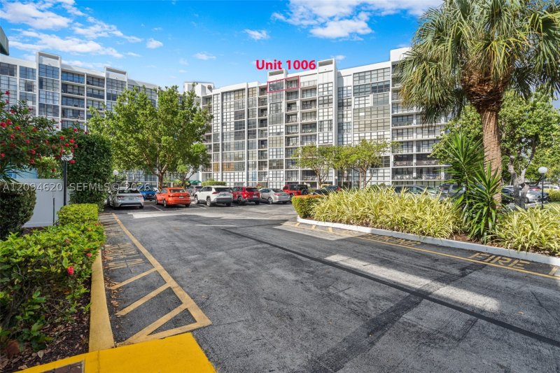 Apartment for rent at Oceanview Park 1006