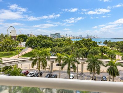 Comprar apartamento no 50 Biscayne 705
