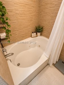 Comprar apartamento no 50 Biscayne 705