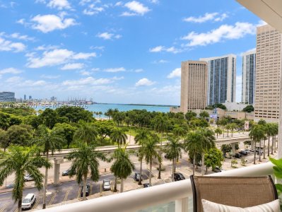 Comprar apartamento no 50 Biscayne 705