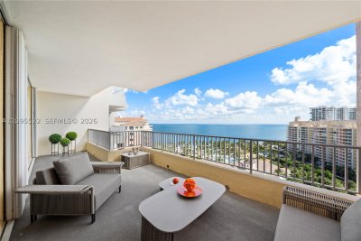 Aluguel de apartamento no Club Tower Three 1802