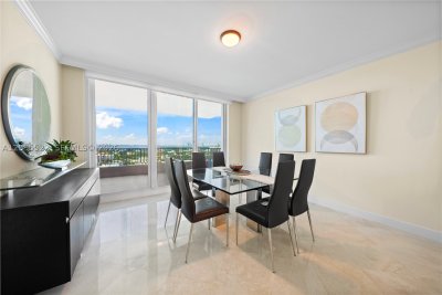 Aluguel de apartamento no Club Tower Three 1802