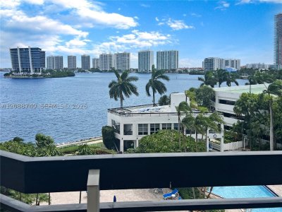 Mystic Pointe 300 Apt #604