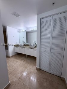 Comprar apartamento no Brickell on the River South 709