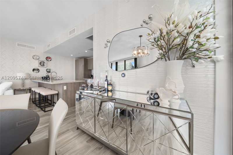 Comprar apartamento no SLS Lux Brickell 1604