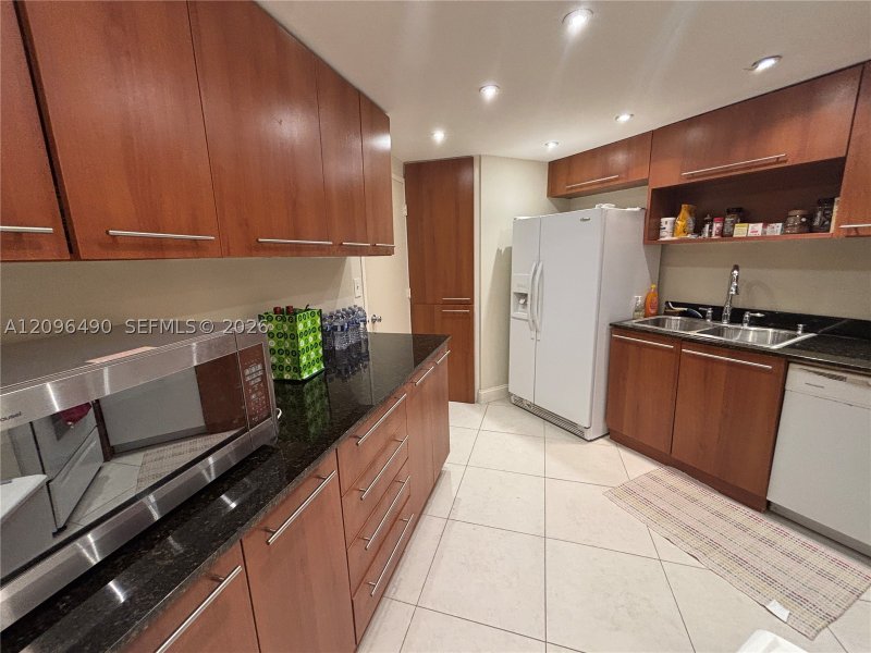 Apartment for rent at Four Ambassadors 1265