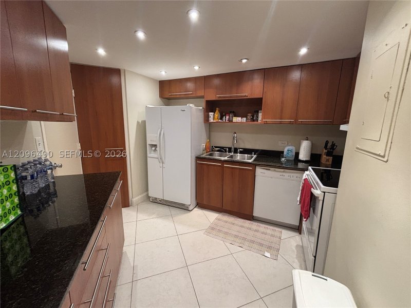 Apartment for rent at Four Ambassadors 1265