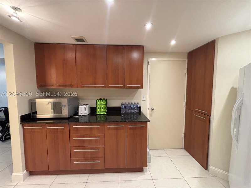 Apartment for rent at Four Ambassadors 1265